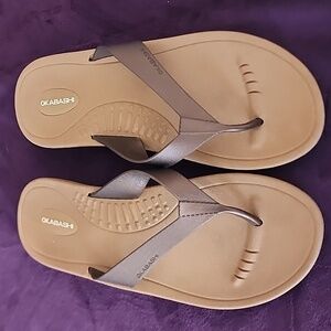 Okabashi Brown/Gold Breeze Flip Flops sz Medium/Large 8-9